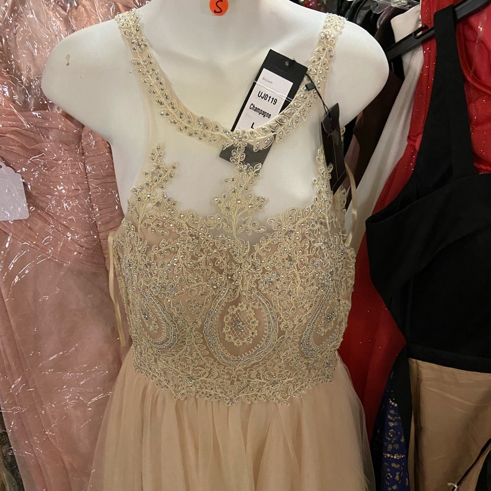 Brand new short prom/party dress, size large.